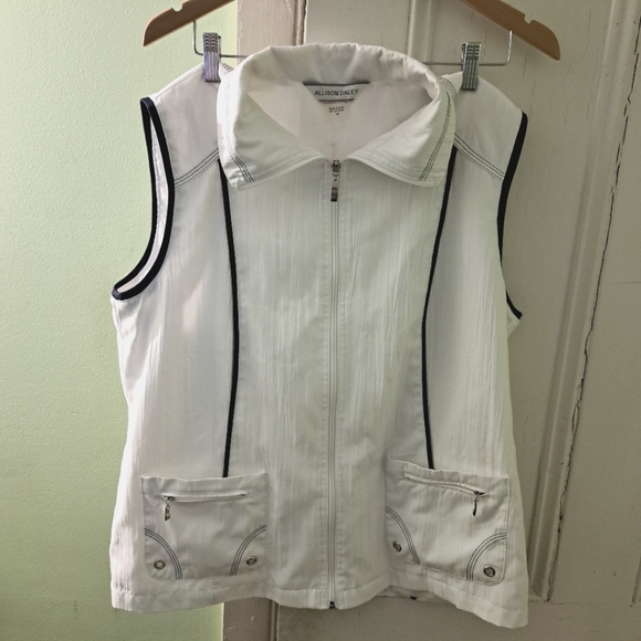 Allison Daley Vest - Picture 1 of 13